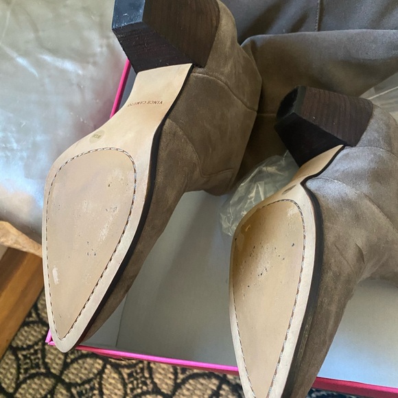 Vince Camuto Women's Sewinny Knee High Boot Fashion. Extra Wide - Picture 4 of 5